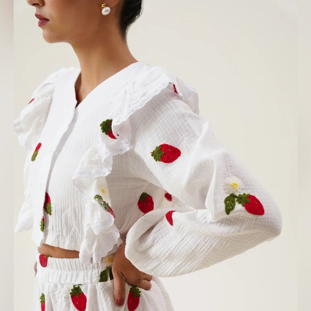 Berry Sweet Strawberry Daisy Embroidered Gauzy Cotton Ruffle Cropped Blouse S